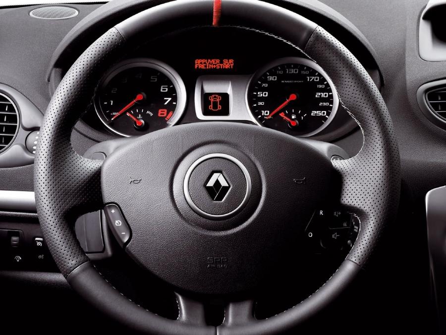  Renault Clio R.S. 2.0 16V 2006 года  (фото 26 из 125)